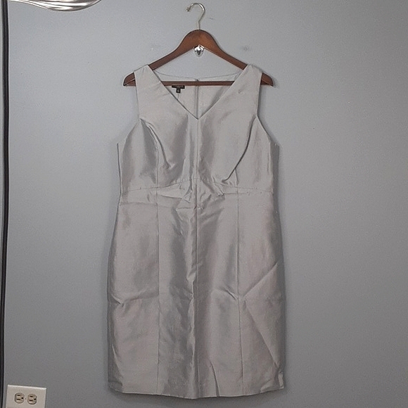 Talbots Petite Silk Blend Silver Sleeveless V-Neck Cocktail Evening  Mini Dress - Picture 2 of 10